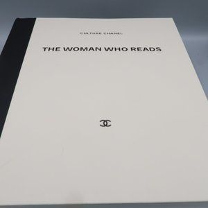 Chanel A woman who reads
